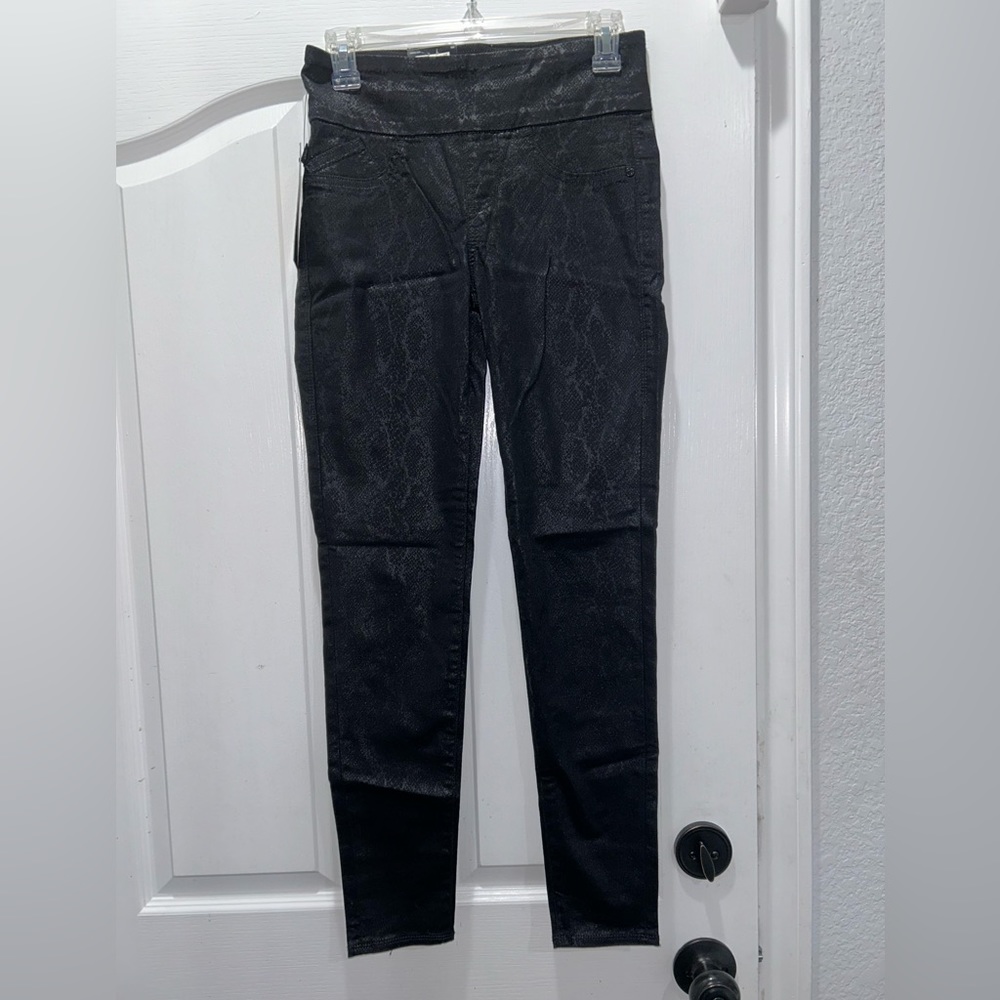 NEW Rock & Republic women’s skinny jegging, black snake print, size  2M